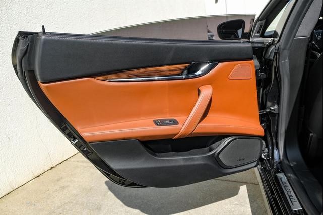 Photo of 2018 Nero Maserati Quattroporte