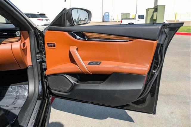 Photo of 2018 Nero Maserati Quattroporte