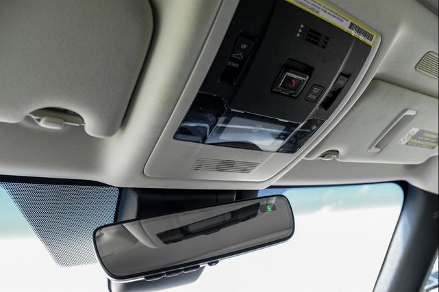 Photo of 2020 Obsidian Lexus ES 300h