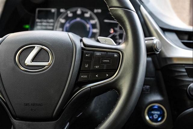 Photo of 2020 Obsidian Lexus ES 300h