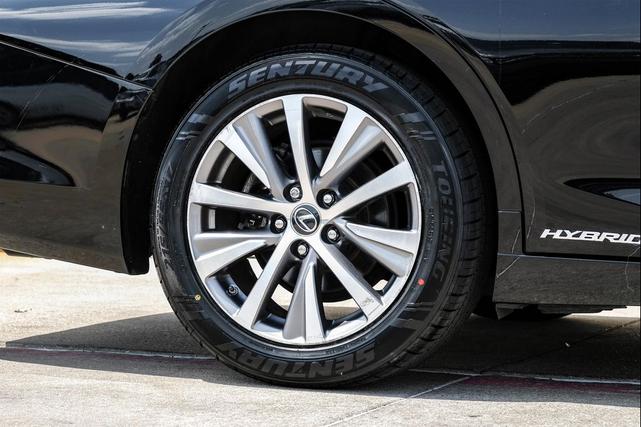 Photo of 2020 Obsidian Lexus ES 300h