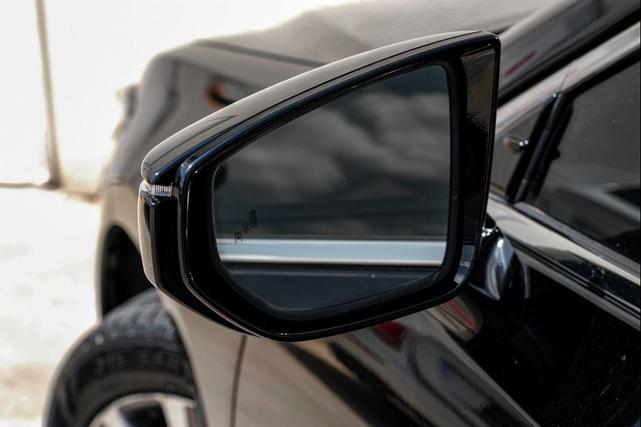 Photo of 2020 Obsidian Lexus ES 300h