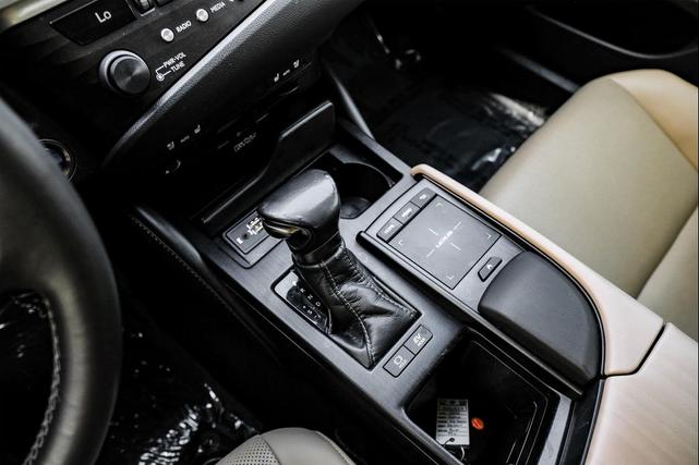 Photo of 2020 Obsidian Lexus ES 300h