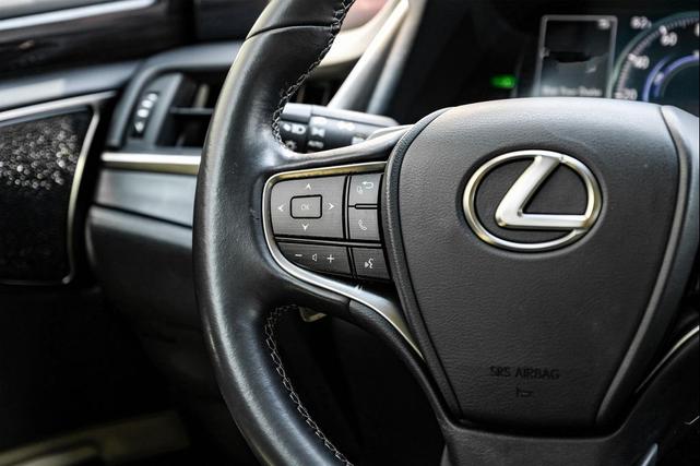 Photo of 2020 Obsidian Lexus ES 300h
