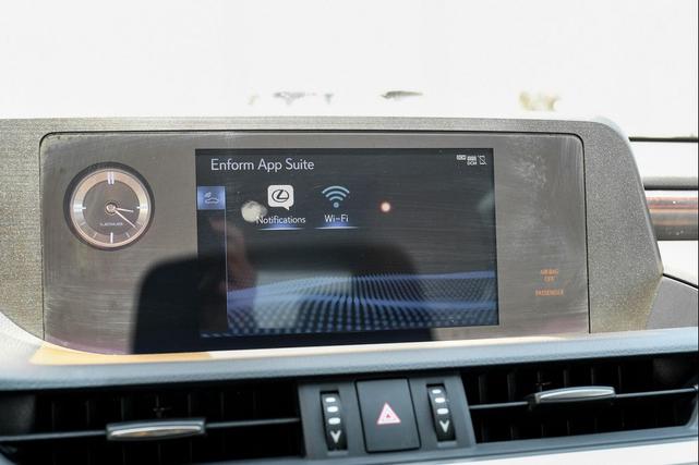 Photo of 2020 Obsidian Lexus ES 300h