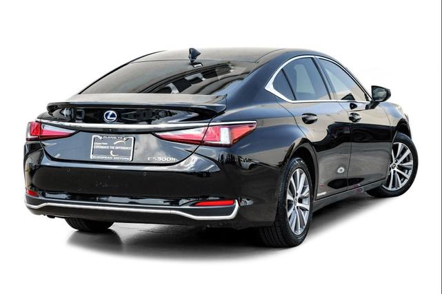 Photo of 2020 Obsidian Lexus ES 300h
