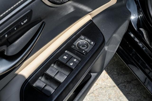 Photo of 2020 Obsidian Lexus ES 300h