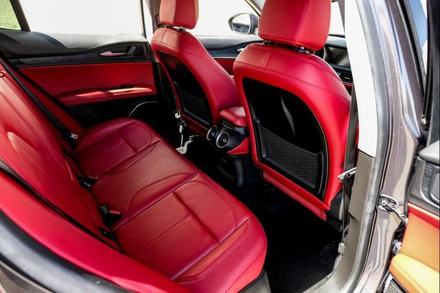 Photo of 2021 Vesuvio Gray Metallic Alfa Romeo Stelvio