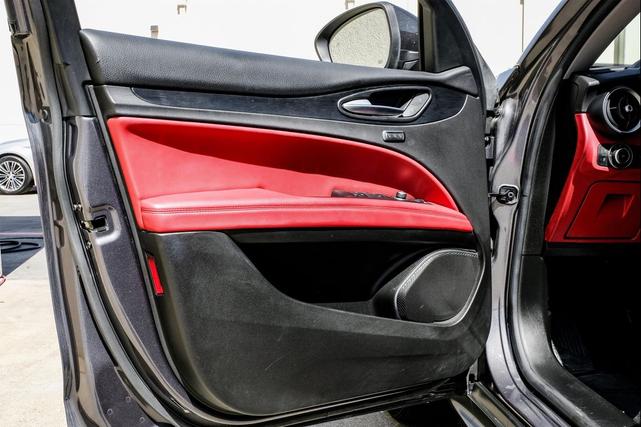 Photo of 2021 Vesuvio Gray Metallic Alfa Romeo Stelvio