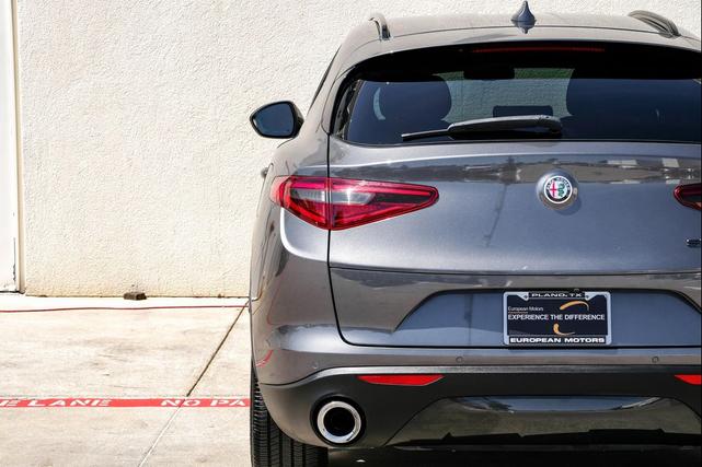 Photo of 2021 Vesuvio Gray Metallic Alfa Romeo Stelvio
