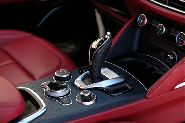 Photo of 2021 Vesuvio Gray Metallic Alfa Romeo Stelvio