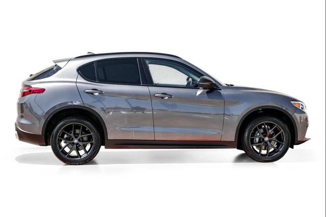 Photo of 2021 Vesuvio Gray Metallic Alfa Romeo Stelvio