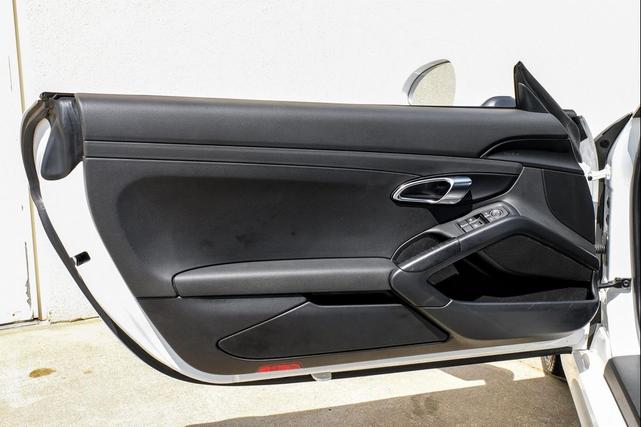 Photo of 2015 White Porsche Cayman