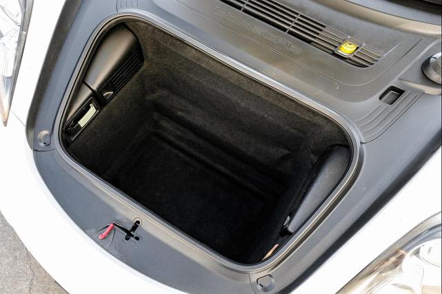 Photo of 2015 White Porsche Cayman