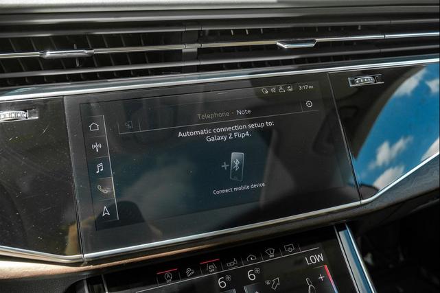 Photo of 2019 Glacier White Metallic Audi Q8