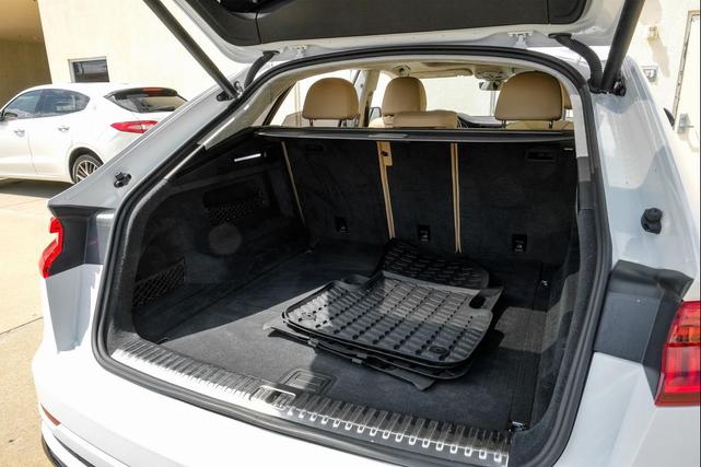 Photo of 2019 Glacier White Metallic Audi Q8