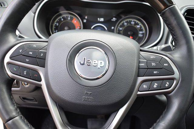 Photo of 2019 Bright White Clearcoat Jeep Cherokee