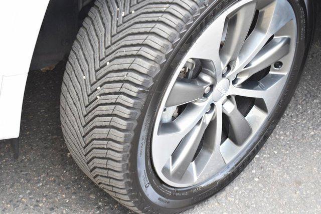 Photo of 2019 Bright White Clearcoat Jeep Cherokee