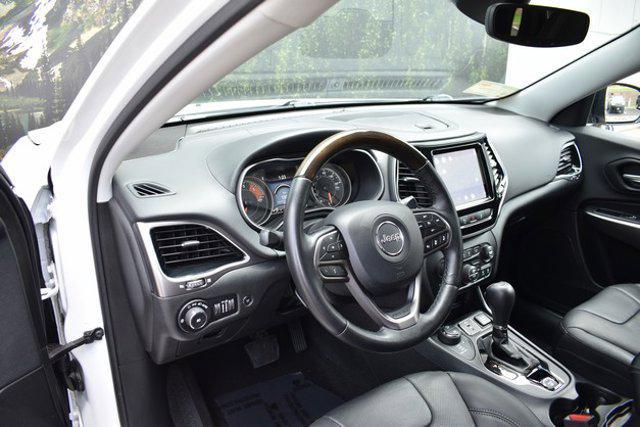 Photo of 2019 Bright White Clearcoat Jeep Cherokee