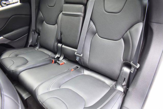 Photo of 2019 Bright White Clearcoat Jeep Cherokee