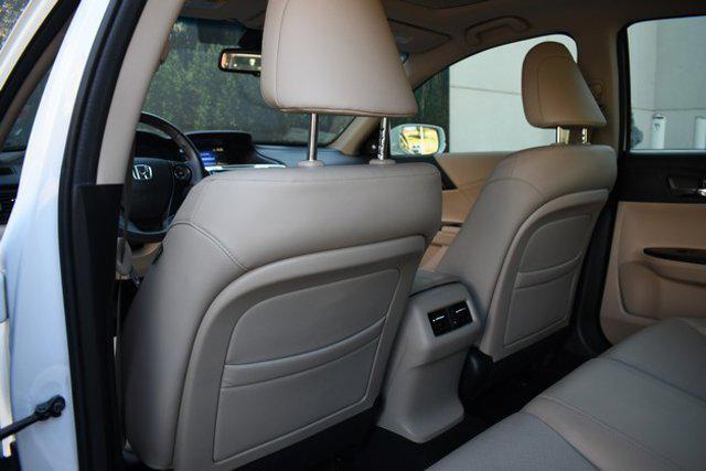 Photo of 2013 White Orchid Pearl Honda Accord
