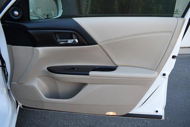 Photo of 2013 White Orchid Pearl Honda Accord