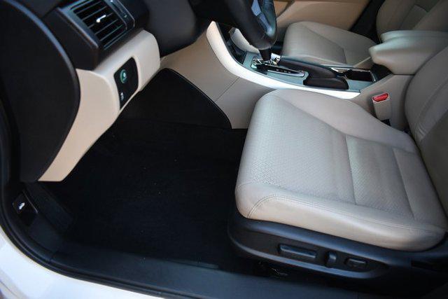 Photo of 2013 White Orchid Pearl Honda Accord