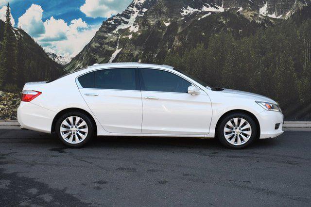 Photo of 2013 White Orchid Pearl Honda Accord