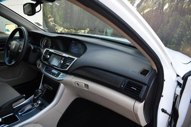 Photo of 2013 White Orchid Pearl Honda Accord