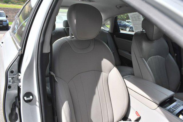 Photo of 2017 Santiago Silver Metallic Genesis G80