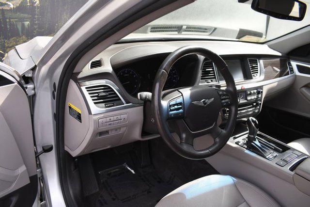 Photo of 2017 Santiago Silver Metallic Genesis G80