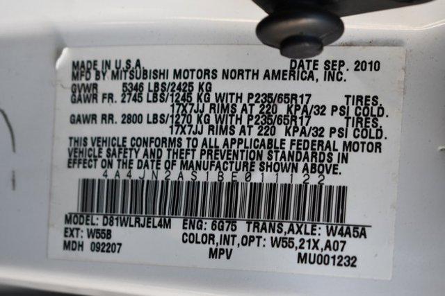 Photo of 2011 White Mitsubishi Endeavor