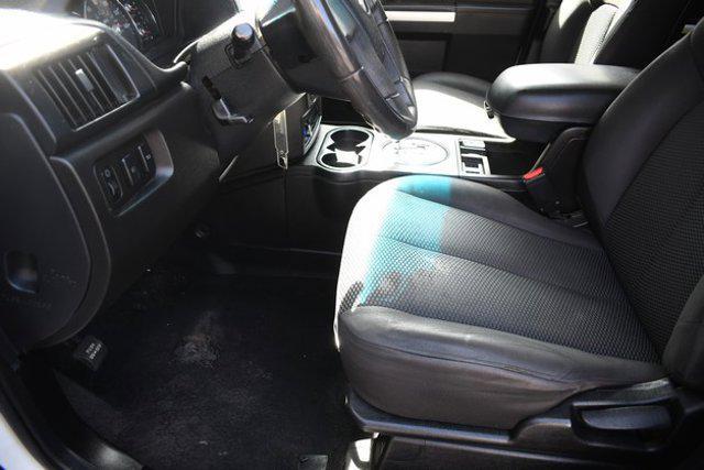 Photo of 2011 White Mitsubishi Endeavor