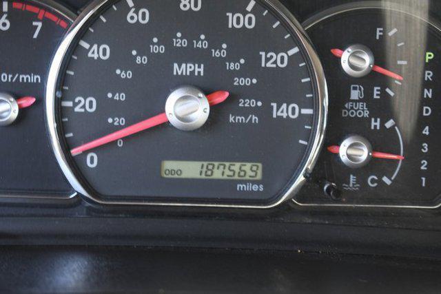 Photo of 2011 White Mitsubishi Endeavor