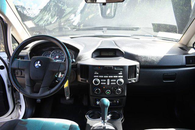 Photo of 2011 White Mitsubishi Endeavor
