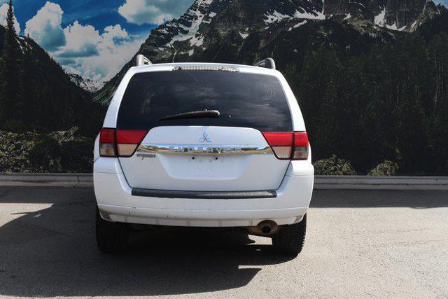 Photo of 2011 White Mitsubishi Endeavor