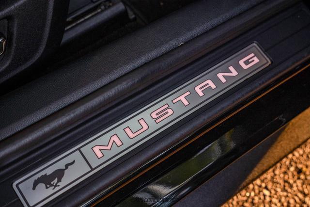 Photo of 2015 Black Ford Mustang