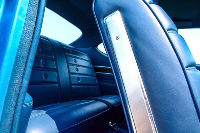Photo of 1972 Blue Oldsmobile Cutlass