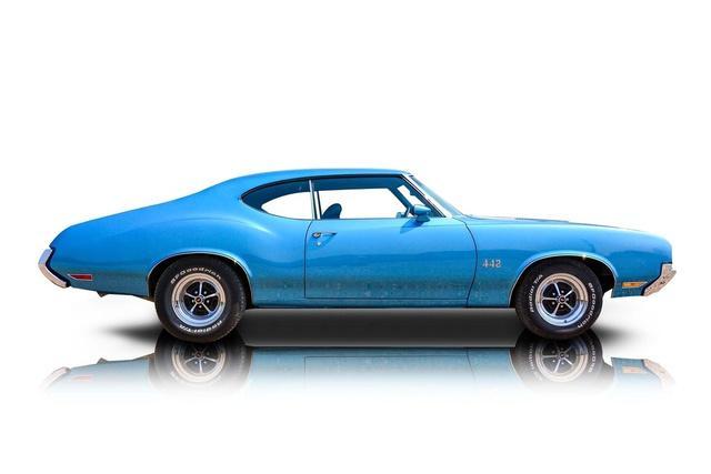 Photo of 1972 Blue Oldsmobile Cutlass