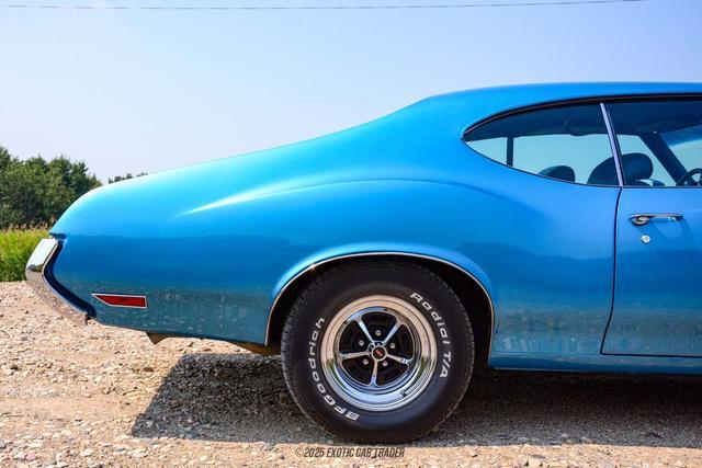 Photo of 1972 Blue Oldsmobile Cutlass