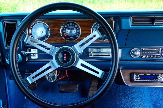 Photo of 1972 Blue Oldsmobile Cutlass