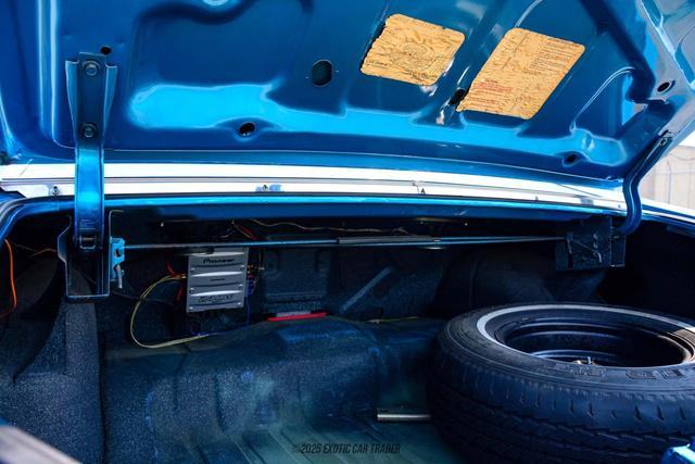 Photo of 1972 Blue Oldsmobile Cutlass