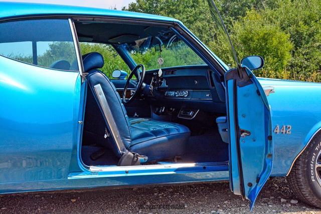 Photo of 1972 Blue Oldsmobile Cutlass
