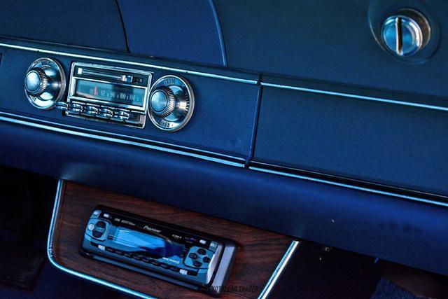 Photo of 1972 Blue Oldsmobile Cutlass