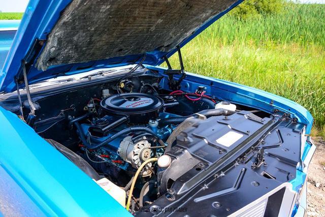 Photo of 1972 Blue Oldsmobile Cutlass