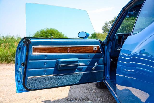 Photo of 1972 Blue Oldsmobile Cutlass