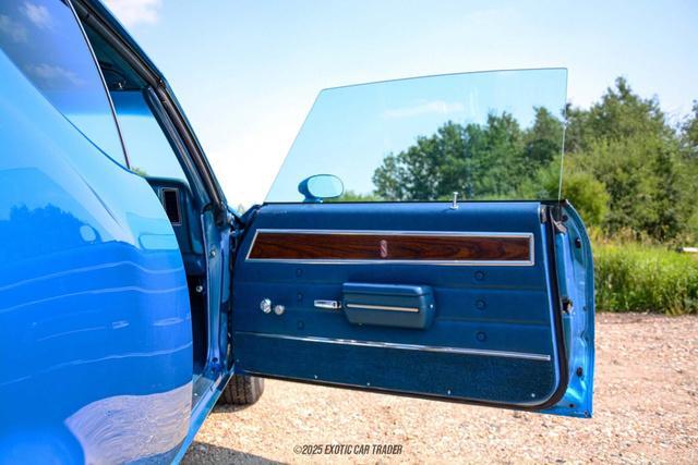 Photo of 1972 Blue Oldsmobile Cutlass
