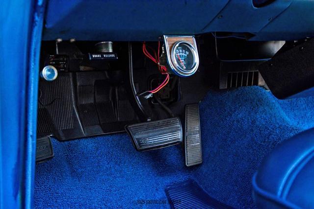 Photo of 1972 Blue Oldsmobile Cutlass