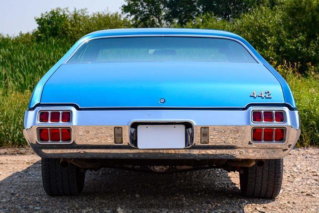 Photo of 1972 Blue Oldsmobile Cutlass