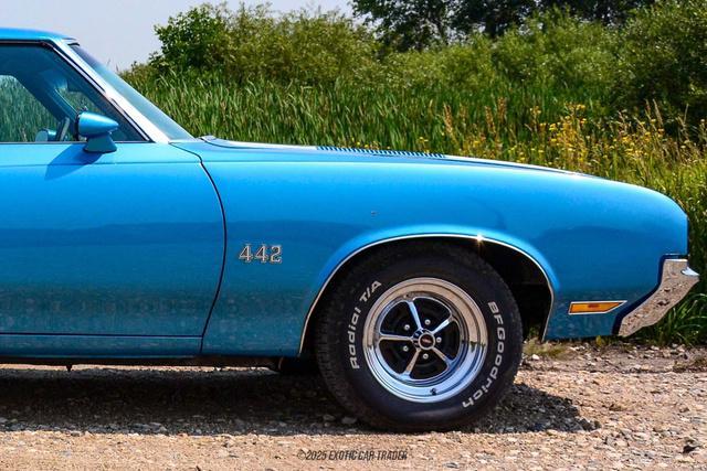 Photo of 1972 Blue Oldsmobile Cutlass